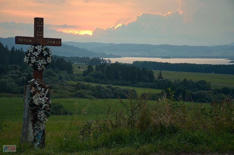 Zachód nad Jeziorem Orawskim