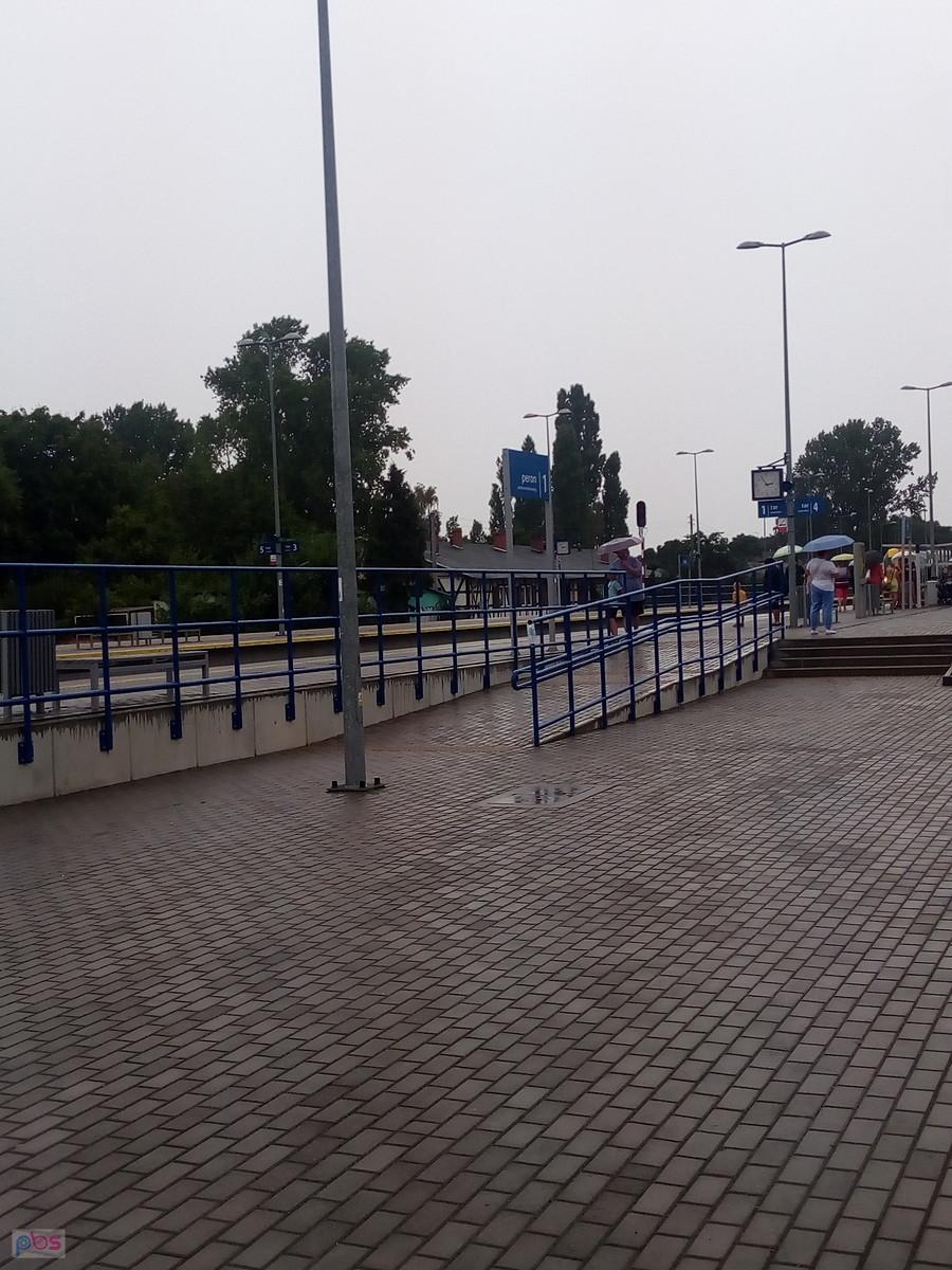 Hel żegna deszczem...