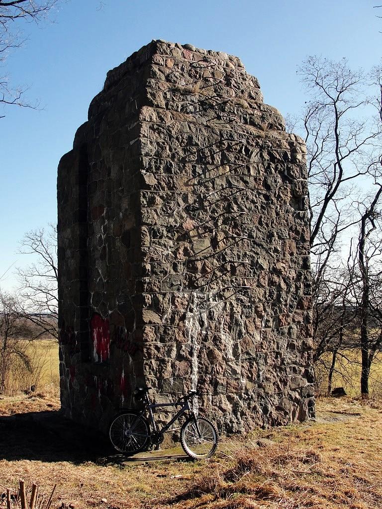 Ruiny Wieży Bismarcka pod Boosen