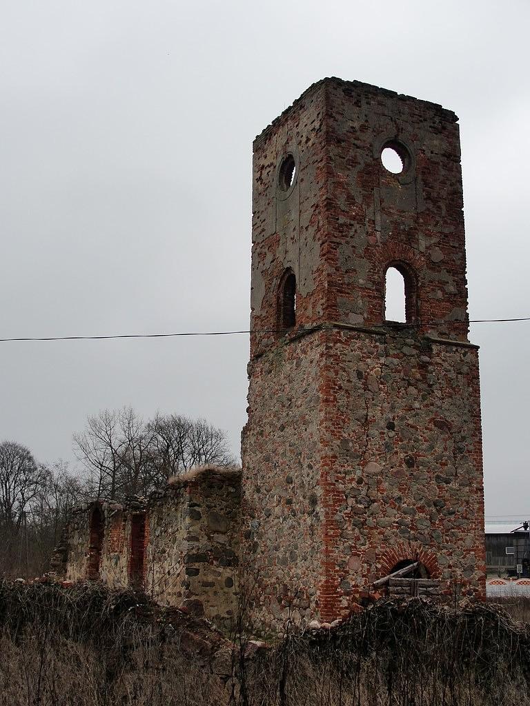 Ruiny kościoła z XIV wieku w Spudłowie