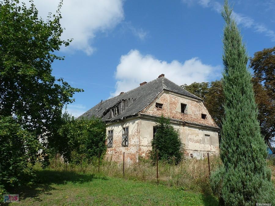 Budynki folwarczne w Cieszowej