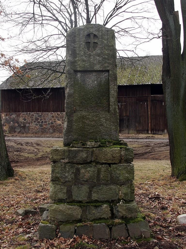 Pomnik w Walewicach
