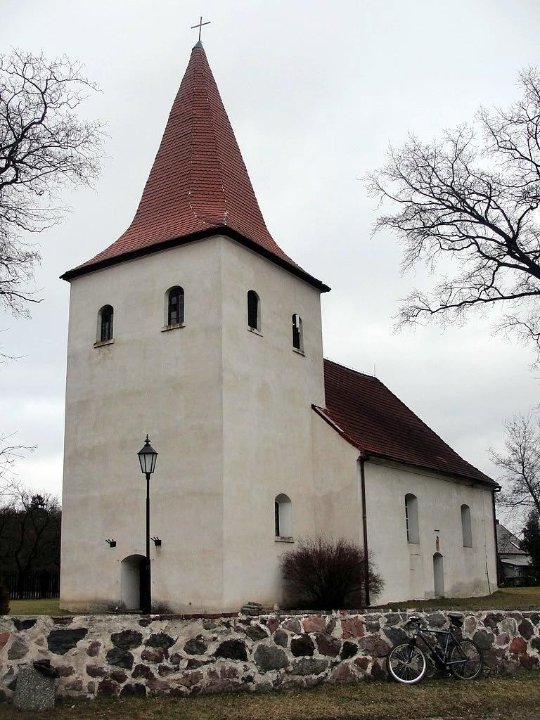 kościół parafialny pod wezwaniem MB Częstochowskiej, gotycki z XV wieku w Drzeniowie