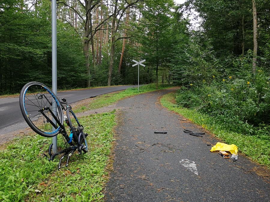 Schwalbe Durano i 2 lata użytkowania bez kapcia na jednym komplecie opon... To szkiełko było jednak zbyt duże.
