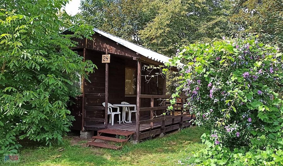 Domek w ośrodku Wodnik nad jeziorem Szarcz