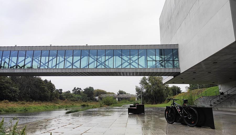 Deszczowe momenty pod ICHOT-em, Poznań