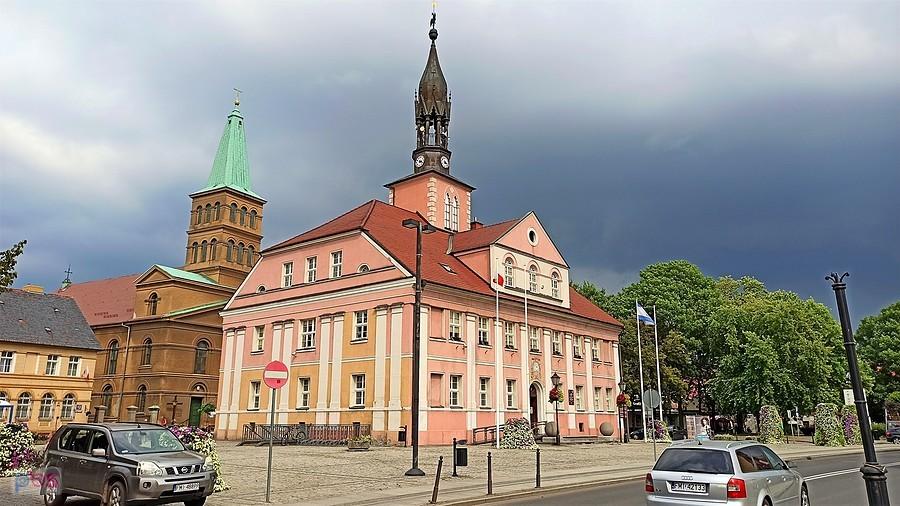 Ratusz i kościół św. Wojciecha w Międzyrzeczu