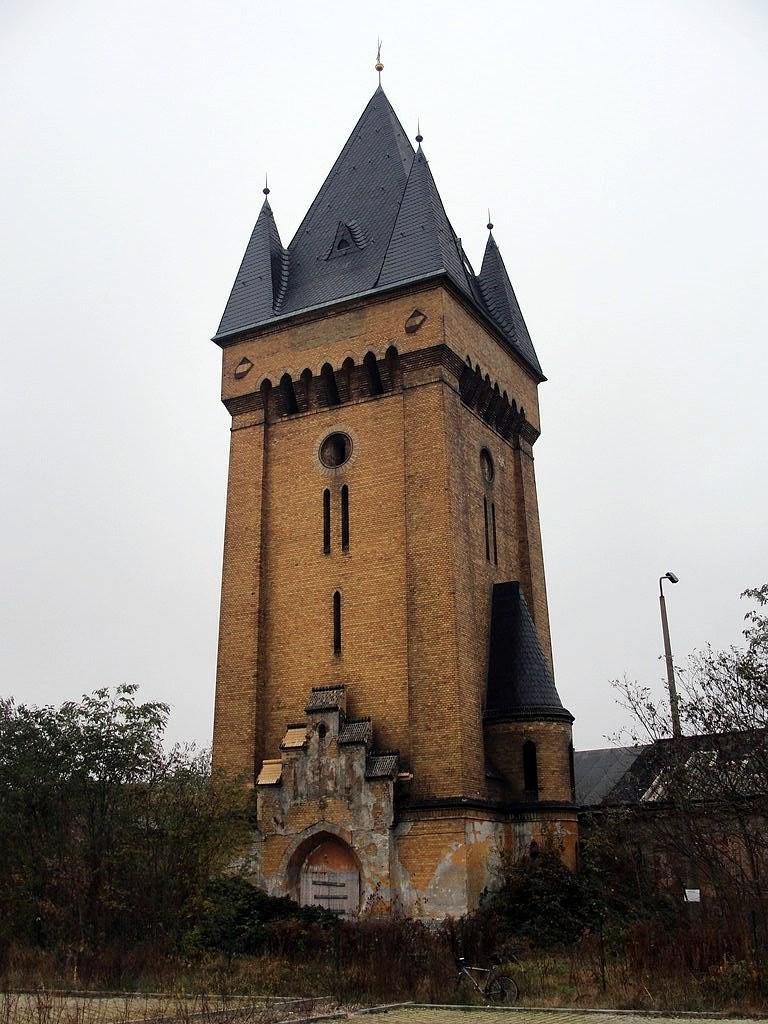 Wieża ciśnień na terenie dawnych koszar Hindenburga (żółte koszary) we Frankfurcie nad Odrą
