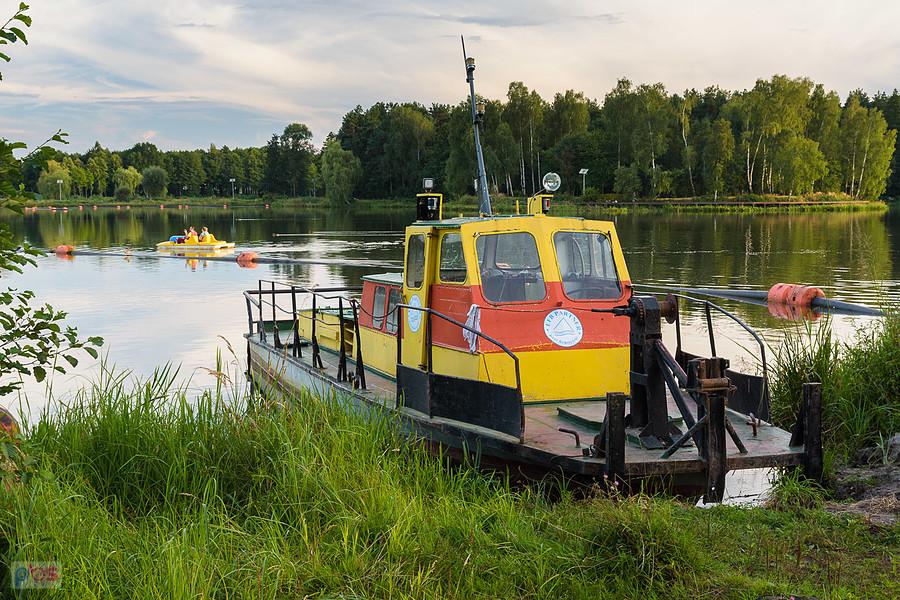 Kuter na zalewie