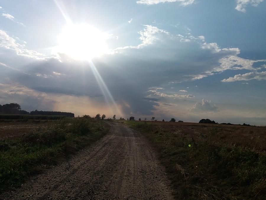 Dziwne chmury mnie gonią.
