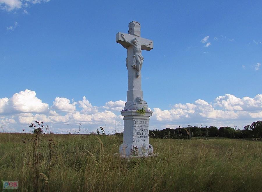 Krzyż z 1763 roku przy wjeździe do Gacek