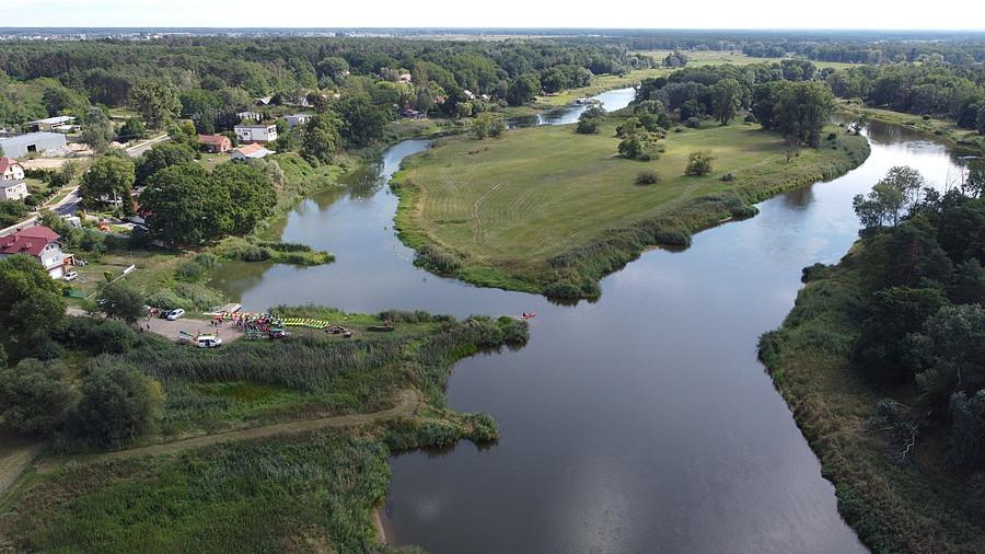 Urokliwie meandrująca Warta w Radzewicach