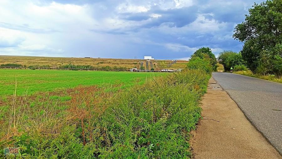 Zbiornik odpadów poflotacyjnych Żelazny Most. Widok od strony Tarnówka