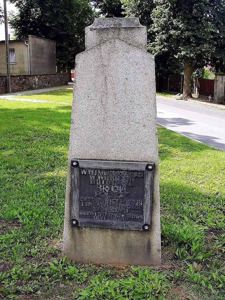 Mostki - obelisk, upamiętniający pobyt w tej miejscowości braci polskich Arian