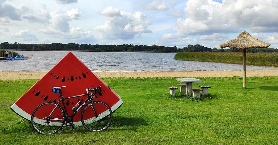 Sezon na arbuzy wciąż trwa, Owocowa Plaża w Zborowie