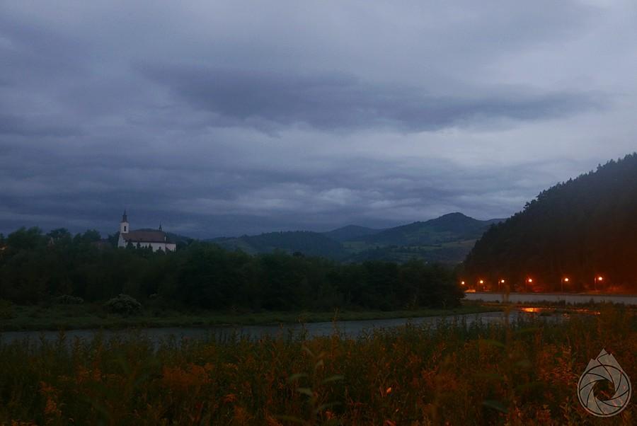Piwniczna i zakole Popradu z rana