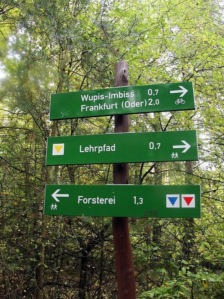 Frankfurt Stadtwald - kierunkowskazy