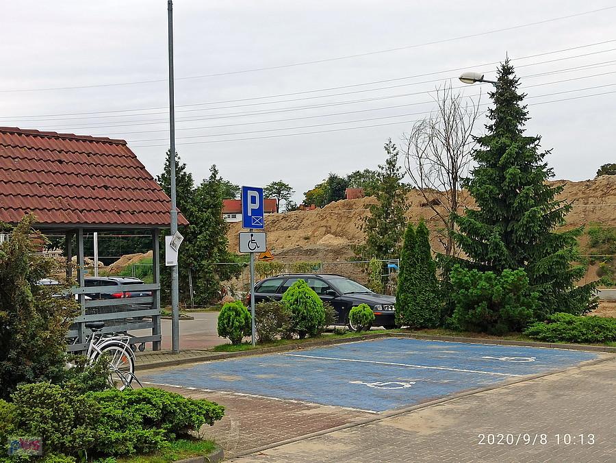 Sterta ziemi na byłym magazynie Rajskiego Ogrodu. Przesunięcie torów kolejowych.