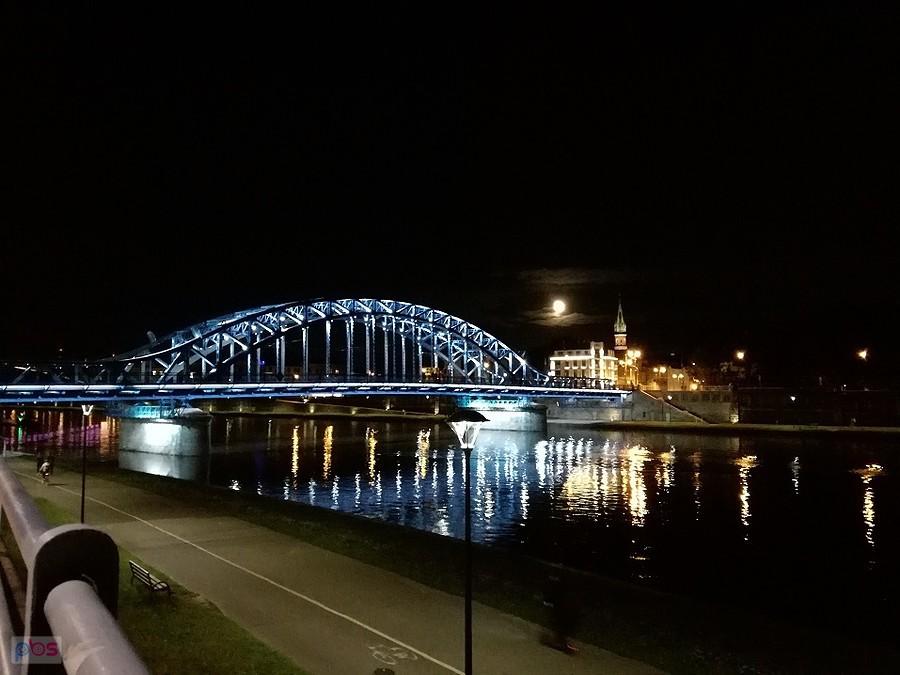 Kraków , nadwiślańskie bulwary nocą