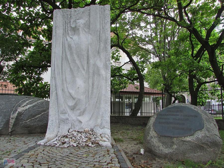 Pomnik upamiętniający ofiary likwidacji Szpitala Wolskiego - 5 sierpnia 1944