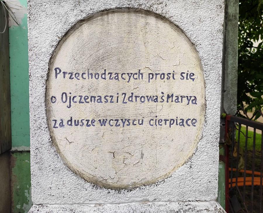 Napis pod krzyżem, Dymaczewo Nowe