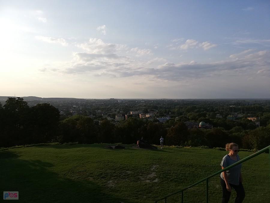 Widok na miasto ze wzgórza