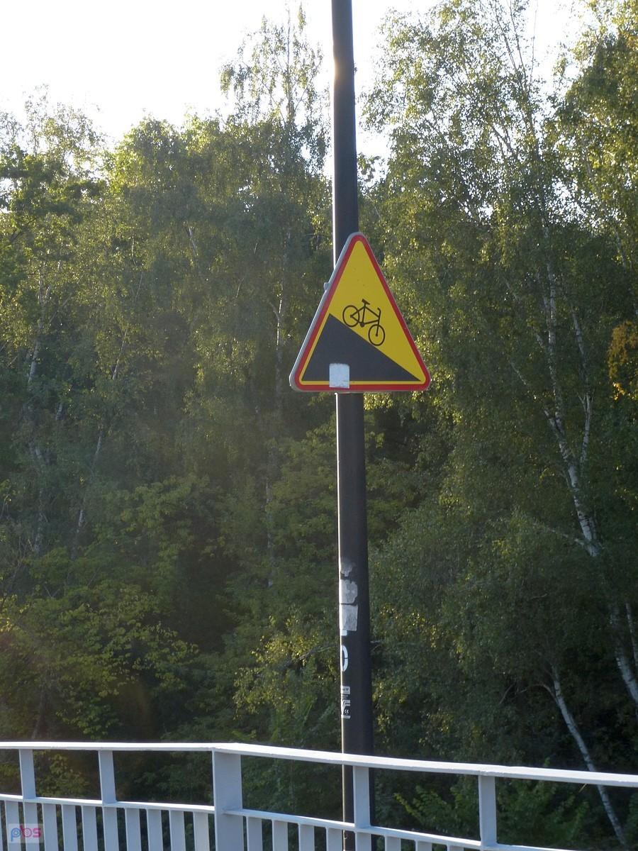 Znak ostrzegawczy dla rowerzystów