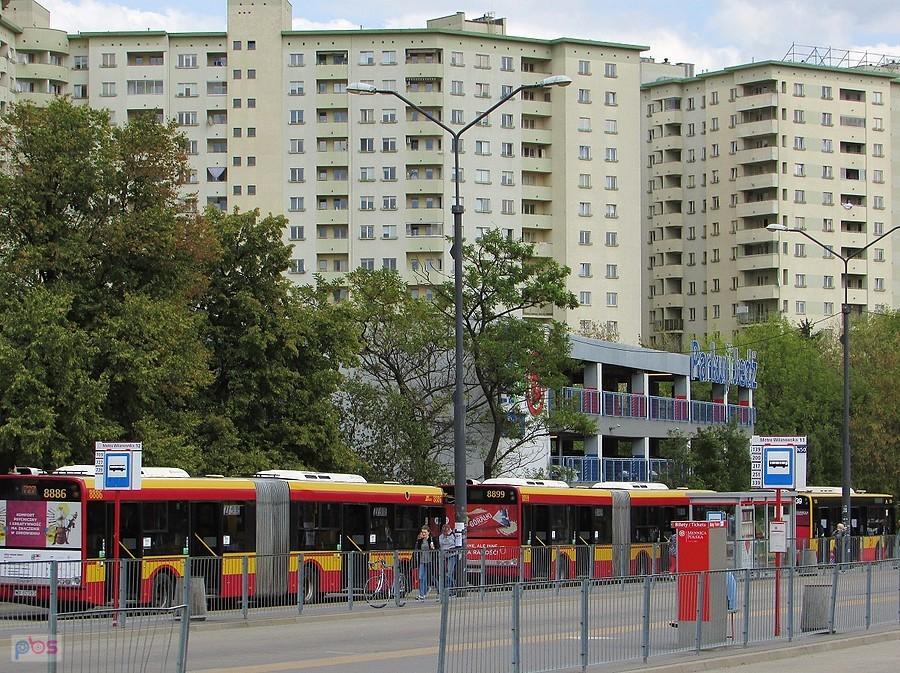 Duża pętla przesiadkowa na Dworcu Południowym przy stacji Metro Wilanowska