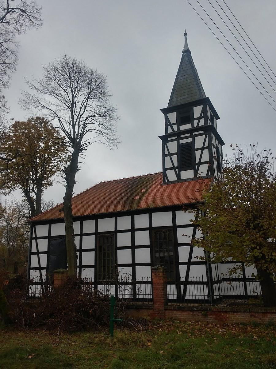 Kościół ewangelicki, obecnie rzymskokatolicki filialny pod wezwaniem Przemienienia Pańskiego, szachulcowy, neogotycki z 1828 roku w Chartowie