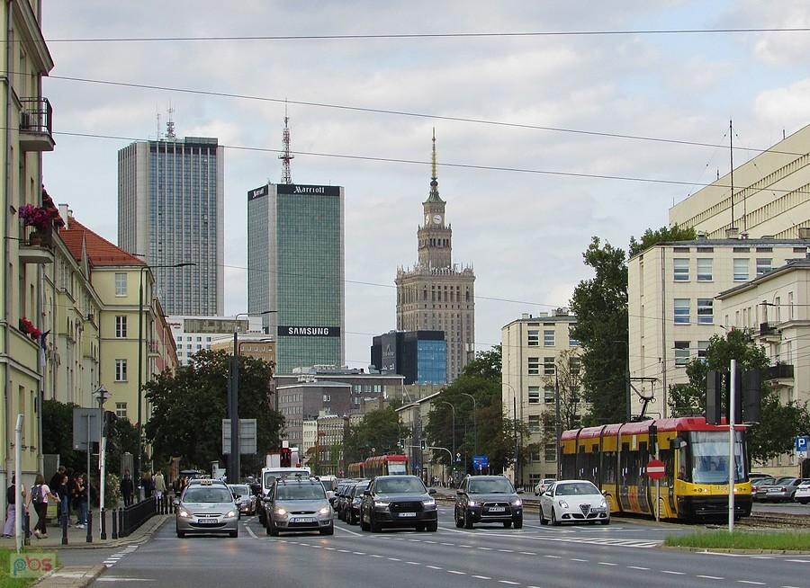 Na skrzyżowaniu al. Niepodległości i Trasy Łazienkowskiej