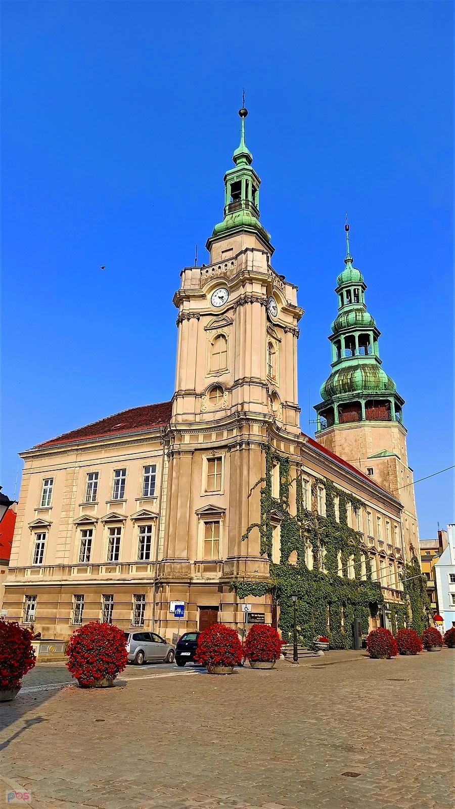 Szprotawa. Ratusz z dwiema wieżami - ewenement na skalę kraju