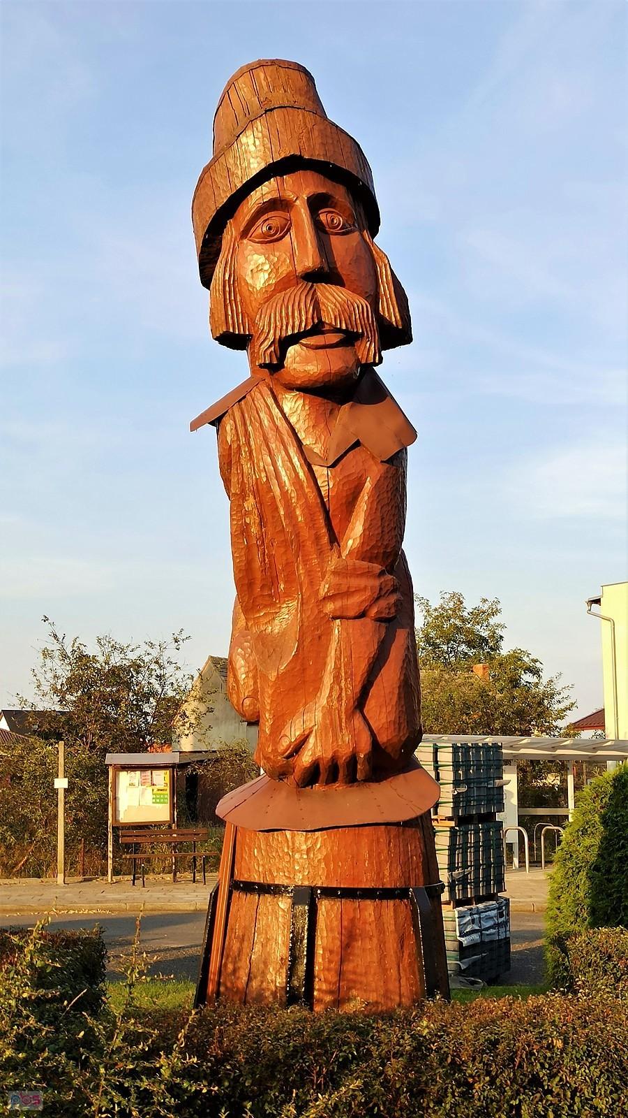 Figura siewcy w Jezierzycach Kościelnych
