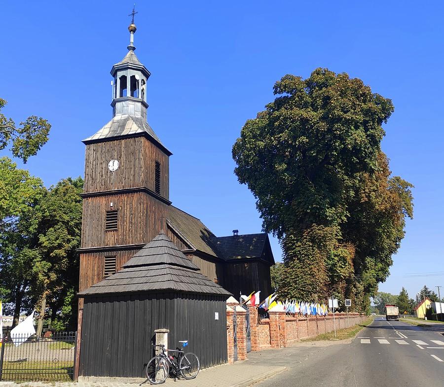 Drewniany kościół w Żabnie