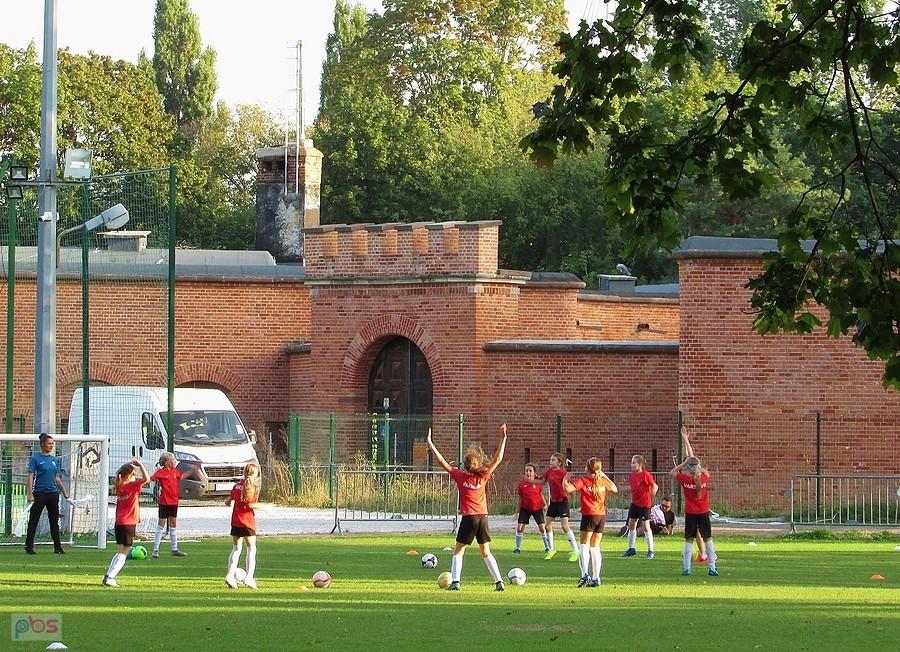 Trenują dziewczyny z UKS Varsovia
