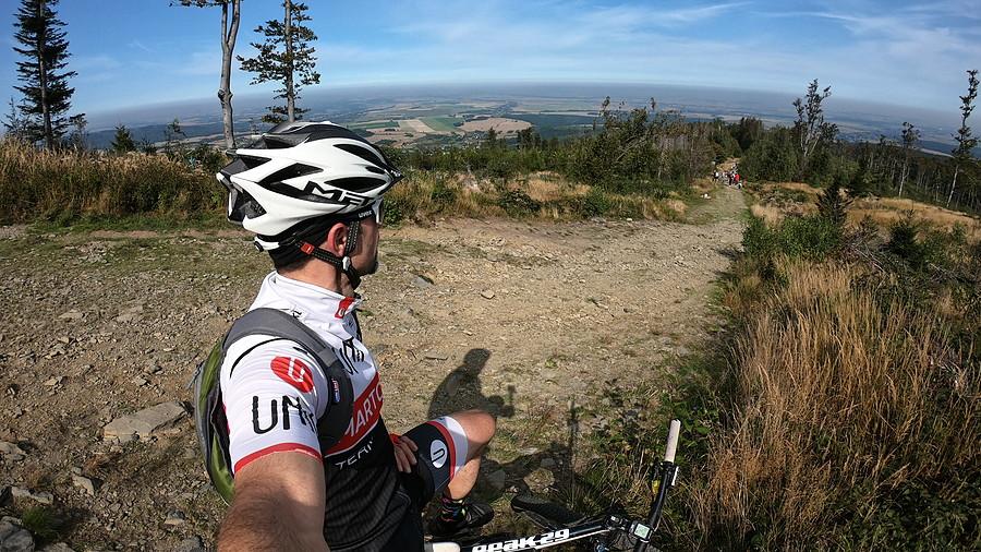 Zjazd z Biskupiej Kopy - chwila na widoczki i wracamy do Konradowa