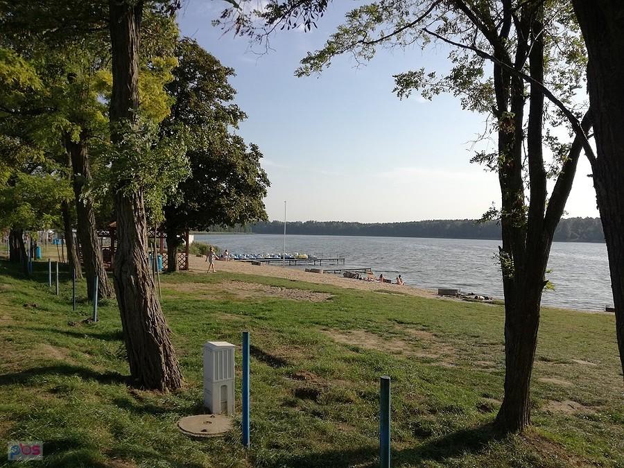 Jezioro pomiędzy Pamiątkowem a Cerekwicą