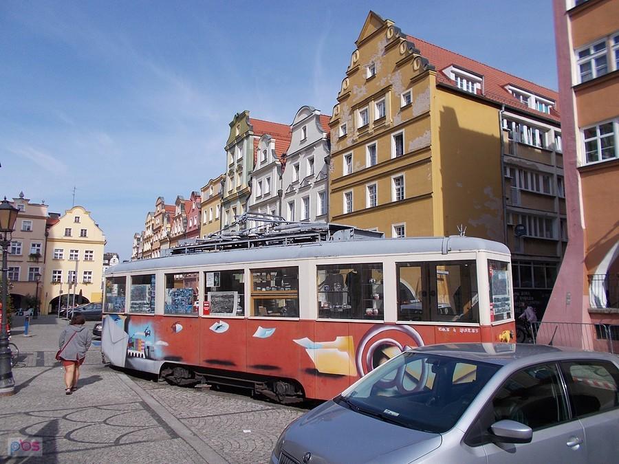 Tramwaj na jeleniogórskim rynku