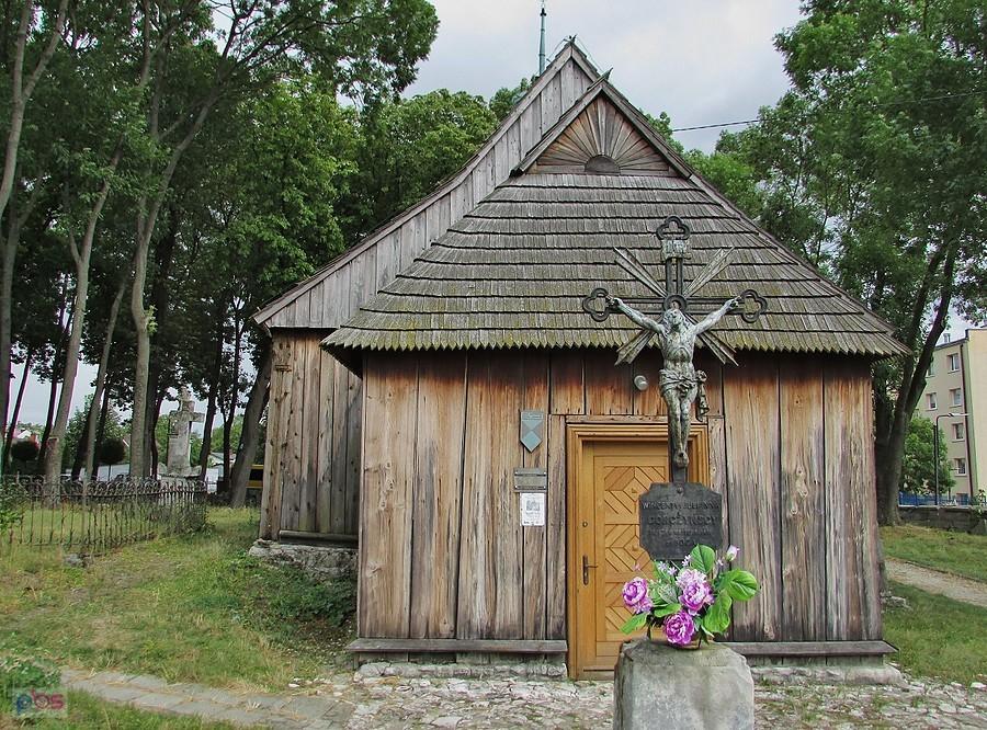 Krucyfiks przed kościółkiem św. Leonarda w Busku-Zdroju