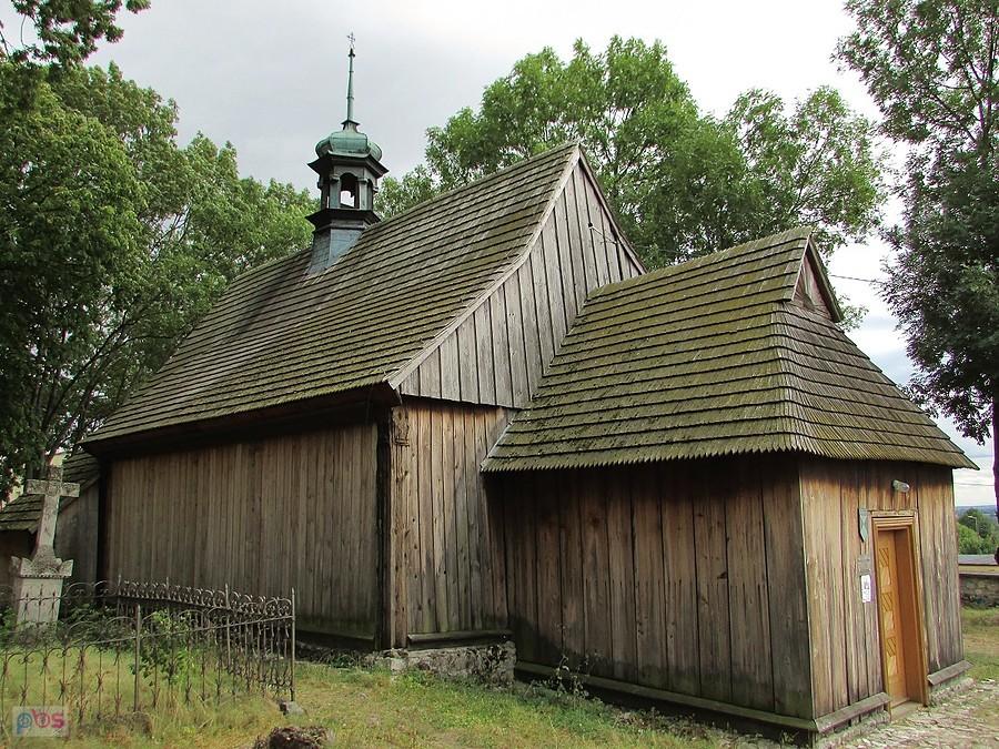 XVII wieczny kościółek św. Leonarda pełnił funkcję światyni cmentarnej