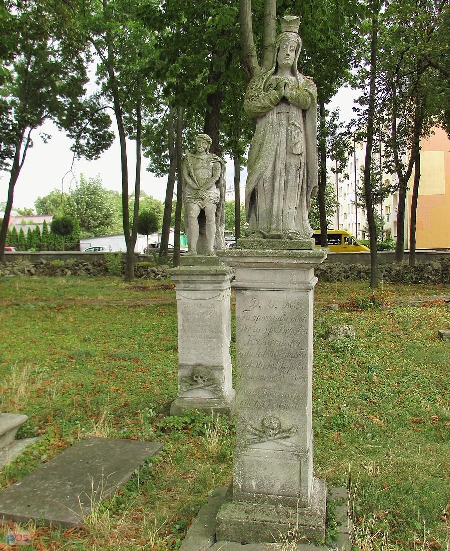 XIX wieczne pomniki nagrobne przy kościółku św. Leonarda