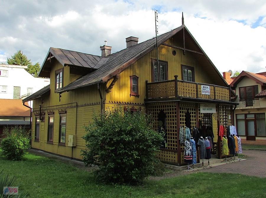 XIX wieczna drewniana willa Bagatela Mała zamieniona w ciucholand