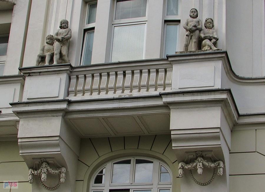 Fragment fasady Kamienicy pod Zegarem