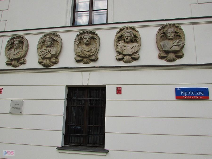 Dom Pod Królami - od lewej, Jan II Kazimierz Waza, Michał Korybut Wiśniowiecki, Jan III Sobieski, August II Mocny i Stanisław Leszczyński