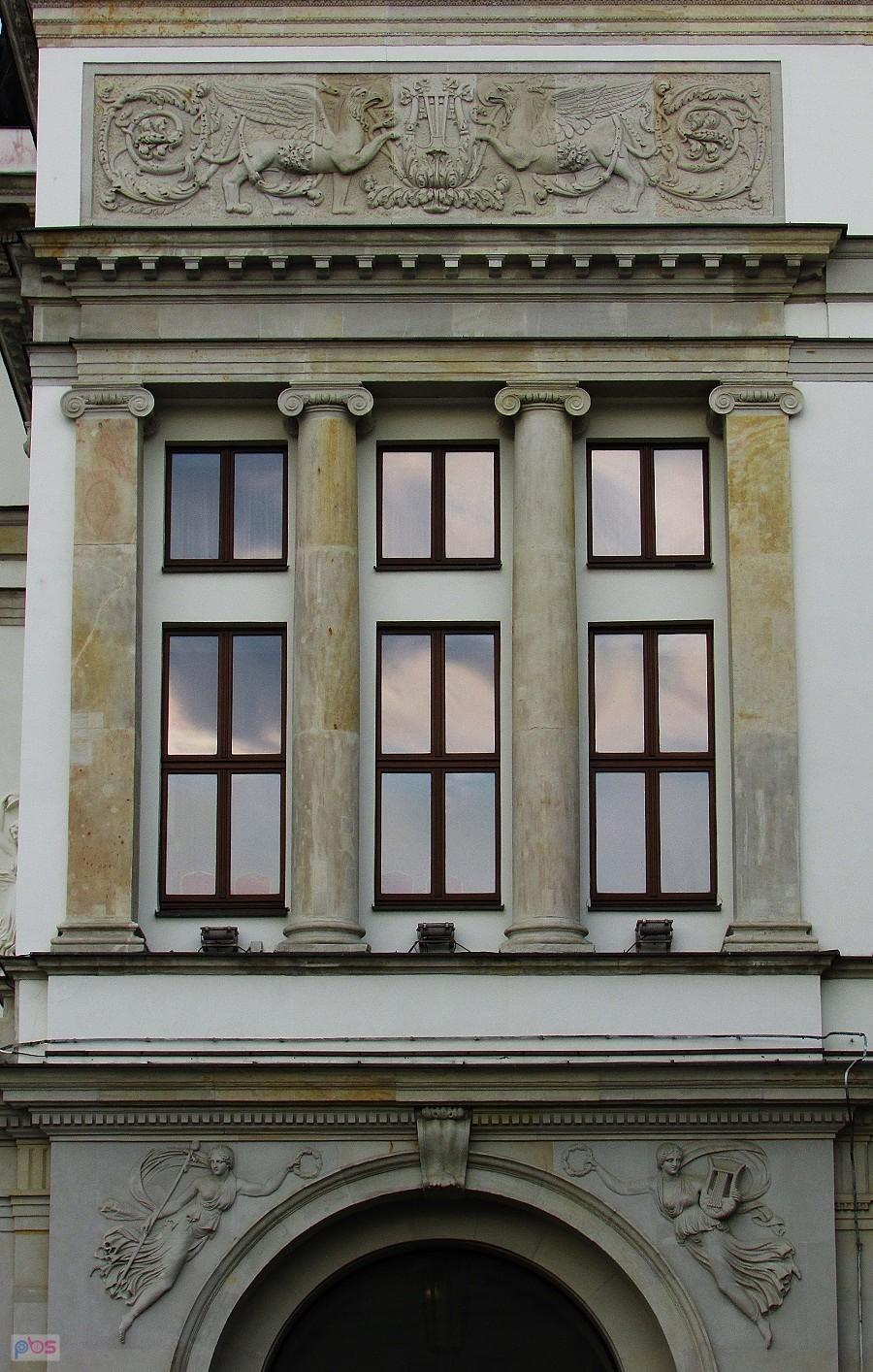 Teatr Wielki - płaskorzeźby Ferante Marconiego i Konstantego Hegela