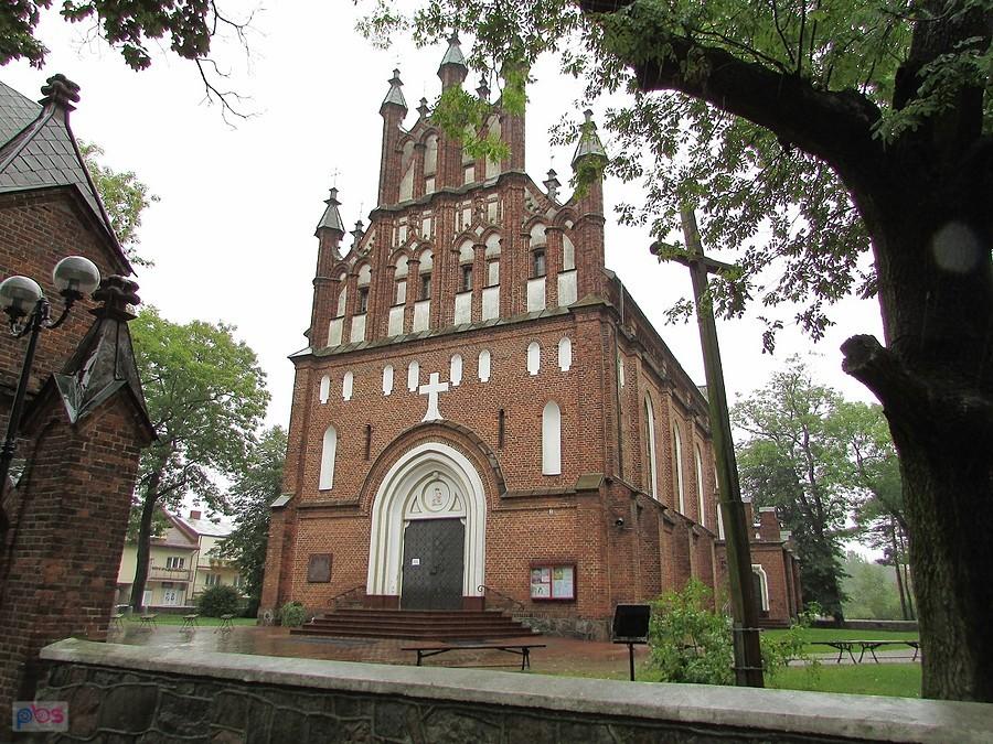 kościół parafialny św. Mikołaja. Wybudowany w latach 1873–1878 wg proj. Bolesława Podczaszyńskiego na wzór kościoła św. Anny w Wilnie