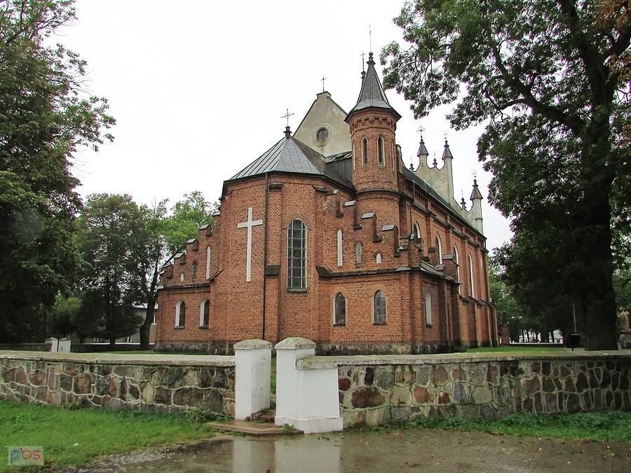 Świątynia w Dobrem od strony prezbiterium