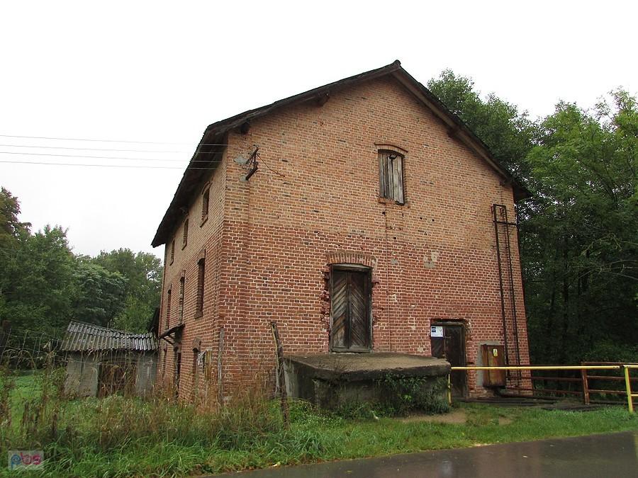 Młyn z k. XIX wieku w Makówcu Małym nad rzeczką Osownicą