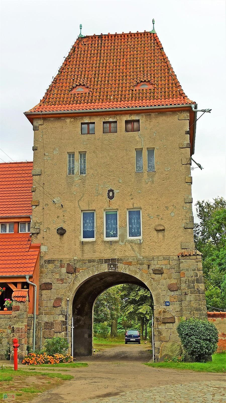 Budynek bramny w Wyszanowie