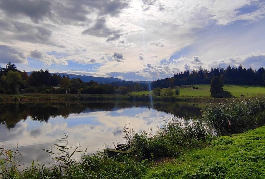 Chmury nad stawami w Karpnikach