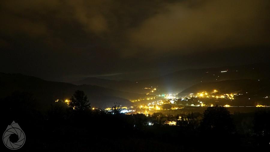 Piwniczna nocą, nadchodzą srogie chmury